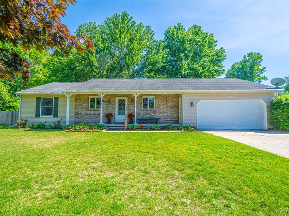3241 Simpson Rd, Fort Gratiot, MI 48059