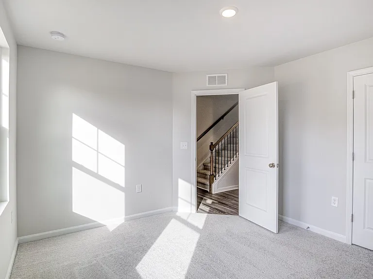2437 Kasota Ln — Photo 11