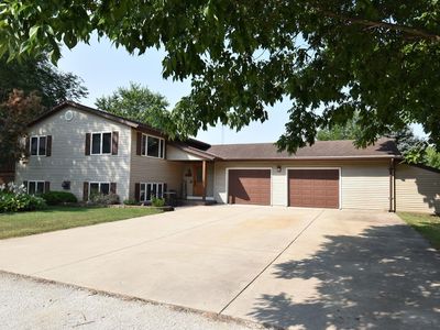 N8321 Parkview Dr, Ixonia, WI, 53036
