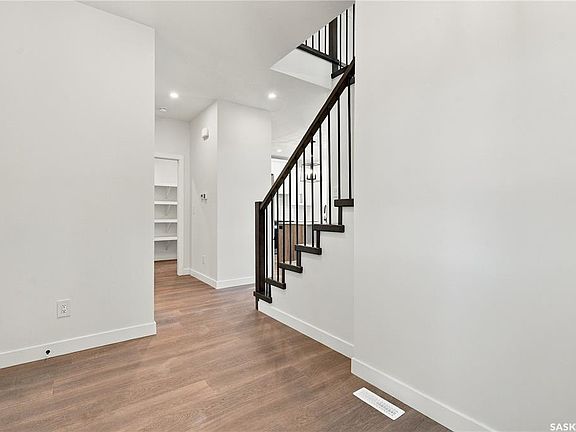 3rd image of 251 Doran WAY