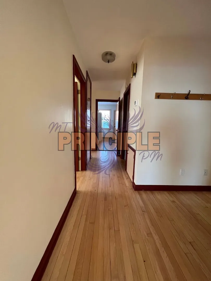 403-405 1/2 W Granite — Photo 4