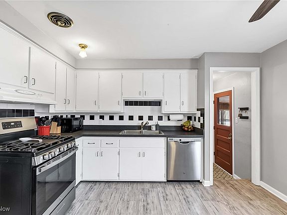 3rd image of 15308 Louis Ave