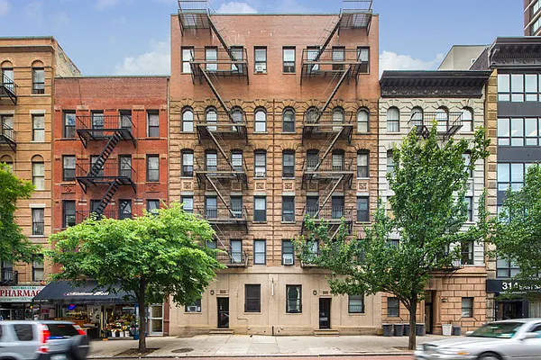 Rented by Jonis Realty | media 7