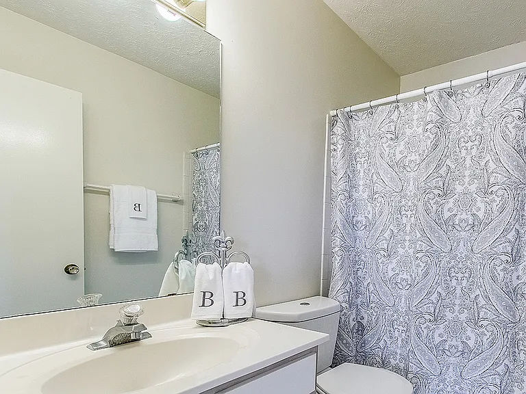 Eyrie - Bathroom