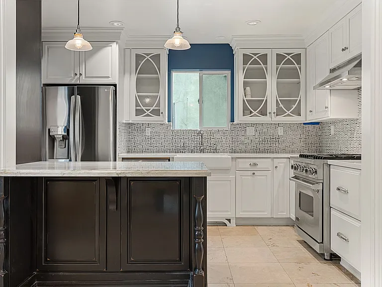 1738 S Kelton Ave — Photo 15