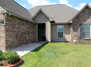 1700 Camron Dr, Covington, LA 70435