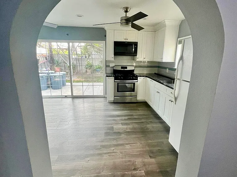 Cravell Ave — Photo 1