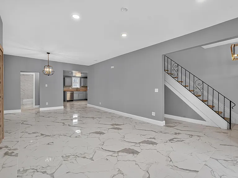 255 Kennedy Blvd — Photo 3