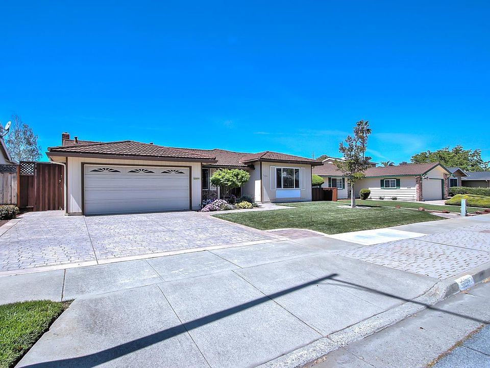 Chika✕2 5229 Jessica Suzanne Dr, Morrow, OH 45152 | Zillow