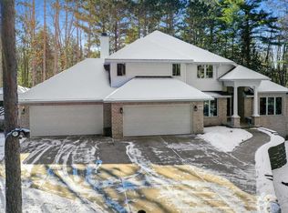 3613 Flintlock Rd, Suamico, WI 54173