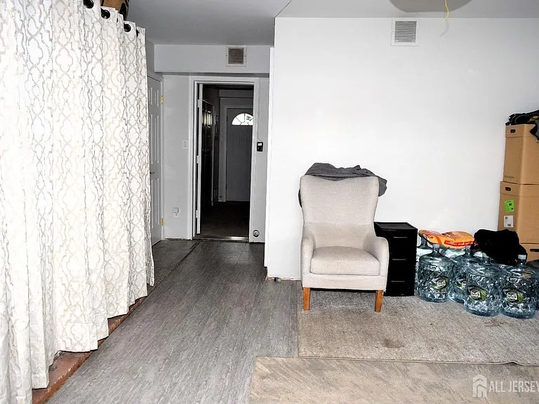 51 Larch St — Photo 24