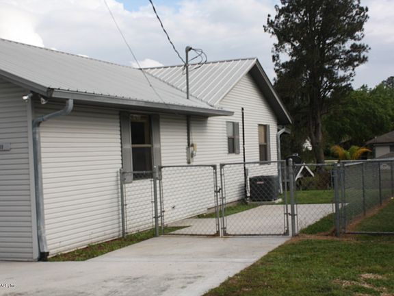 3rd image of 111 MAGNOLIA Drive