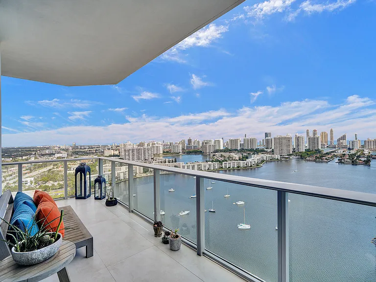 17301 Biscayne Blvd — Photo 53