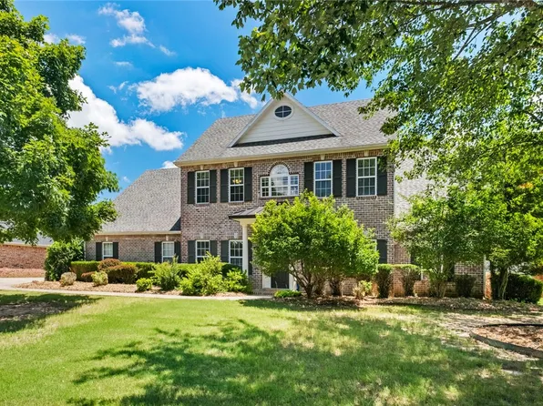 1754 N Hartford Dr, Fayetteville, AR 72701