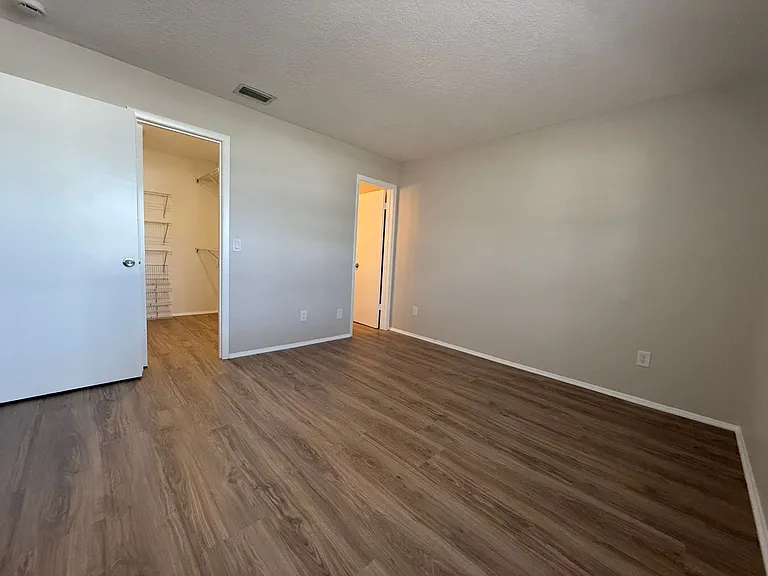 1383 Providence Blvd — Photo 7