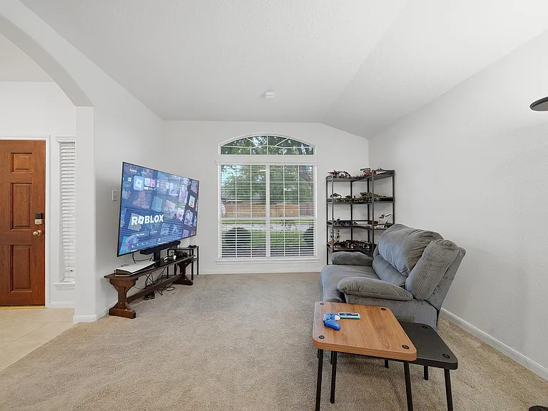 321 Preston Ln — Photo 8
