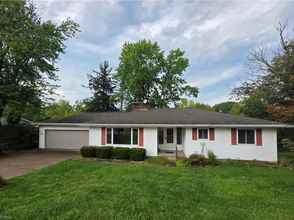 756 Ridgewood Dr, Coshocton, OH 43812