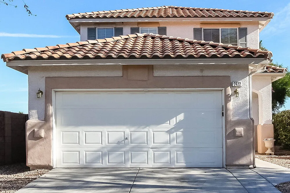 4 bed, 2.5 bath, 1730 sqft, $2,415 — Photo 1