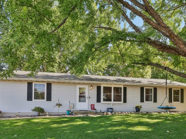 217 Pocahontas Ln, Deforest, WI 53532