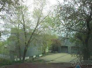 4904 S Caraway Dr, Sioux Falls, SD 57108