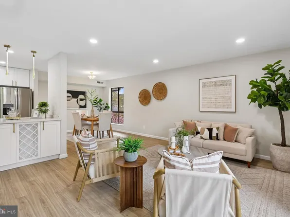 150 Monroe St APT 302, Rockville, MD 20850