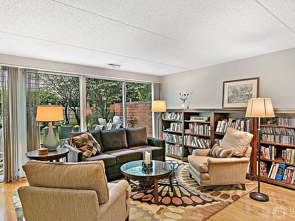 4th image of 2562 Wellington Ct