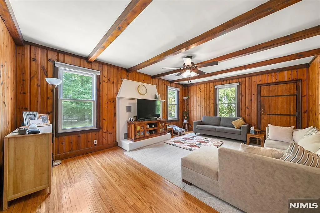 4 bed, 1576 sqft, $4,500 — Photo 2