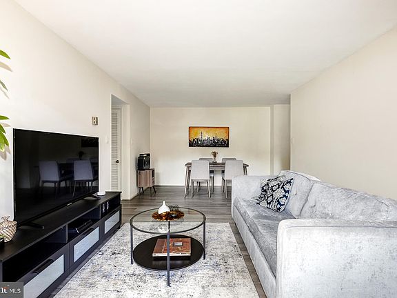 5th image of 9708 Kingsbridge Dr APT 103