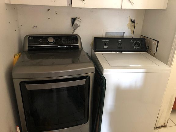 5th image of 1385 S Navajo St