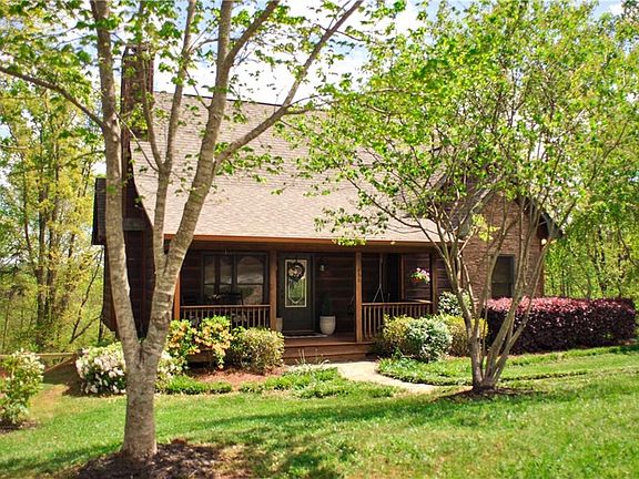 2nd image of 456 Noelle Ln