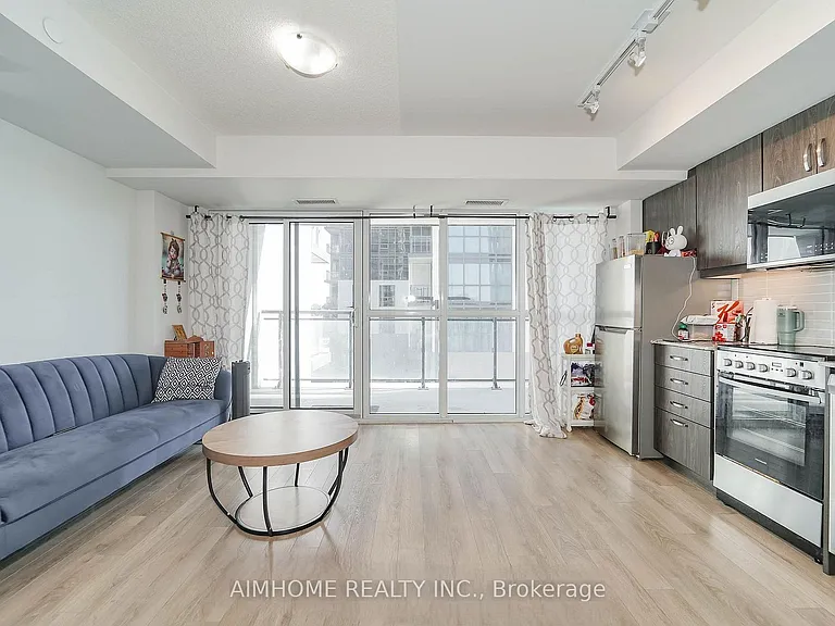 20 Meadowglen Pl #226 — Photo 12