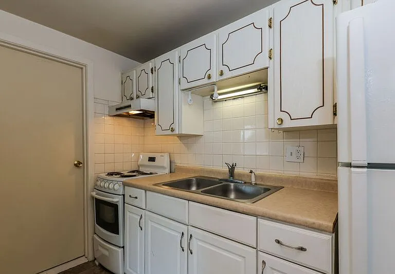 3611-3625 Charlotte Dr #3625 — Photo 6