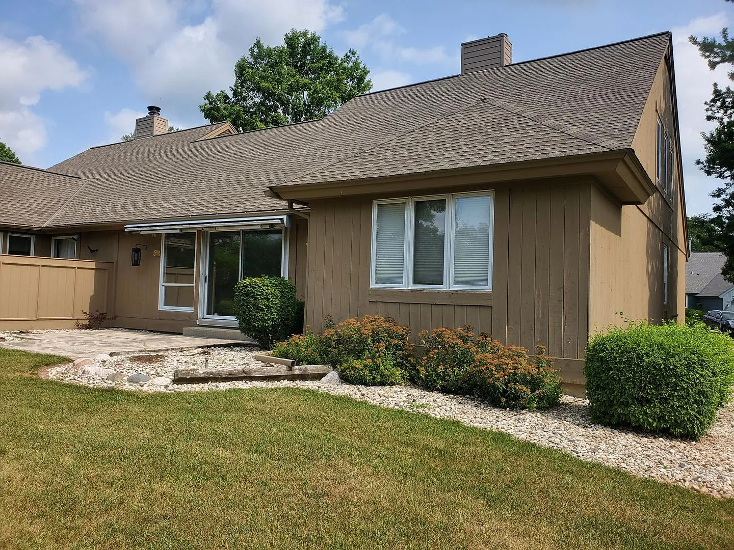 Mequon - A Stunning 3 Bedroom 3 Bath Condo — Photo 4