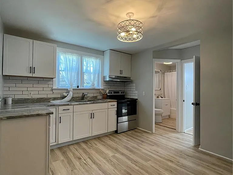 648 Line St #1 — Photo 9