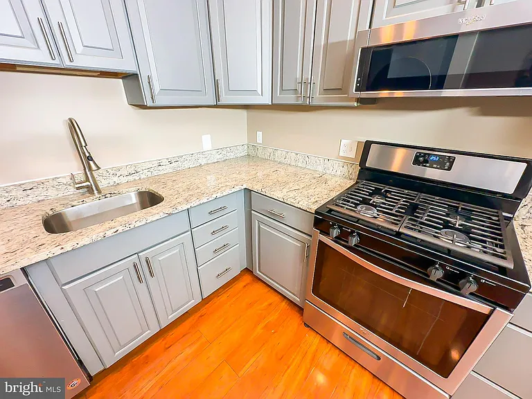 6 Monroe St #301 — Photo 4