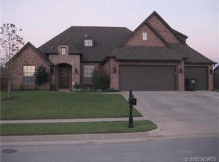 9313 N 95th Pl E, Owasso, OK 74055