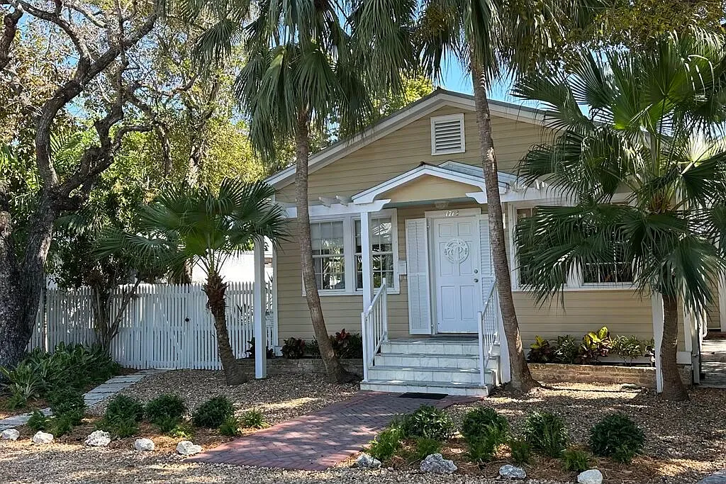 3 bed, 2.5 bath, 1276 sqft, $6,500 — Photo 2