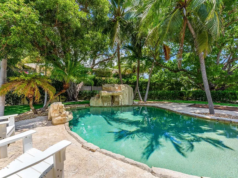 235 W Seaview Cir — Photo 31