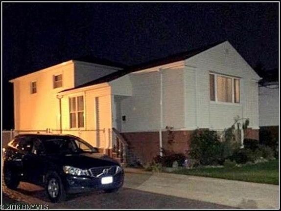 1st image of 1440 E 105th St