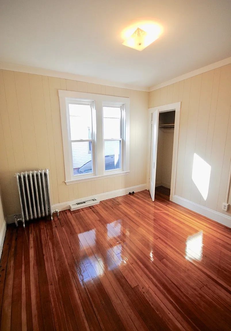4 bed, 1300 sqft, $3,400 — Photo 1