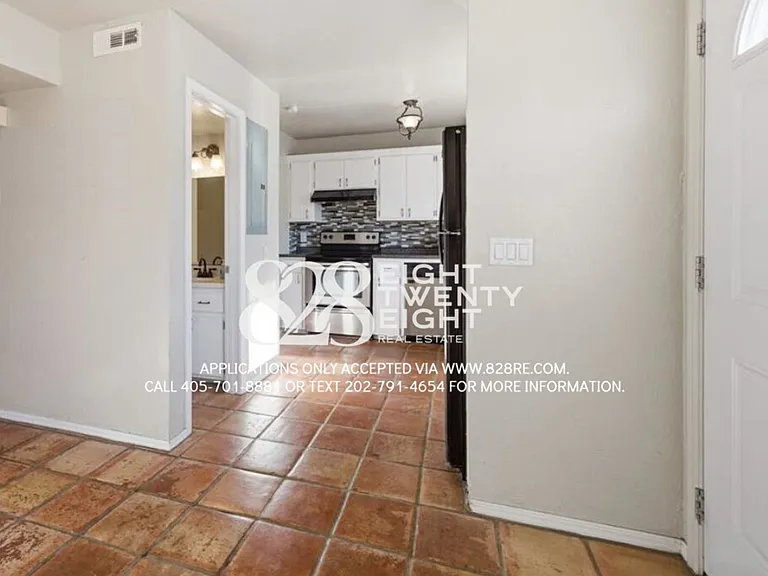 1612 Claudia Dr — Photo 2