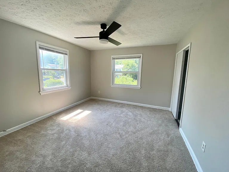 2304 Glendale Ter #2304 — Photo 8
