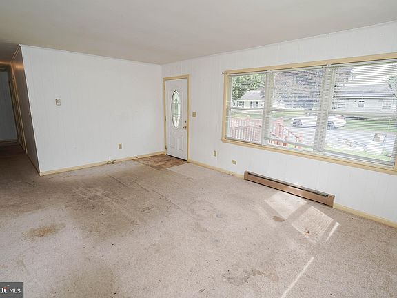 5th image of 129 Douglass Dr
