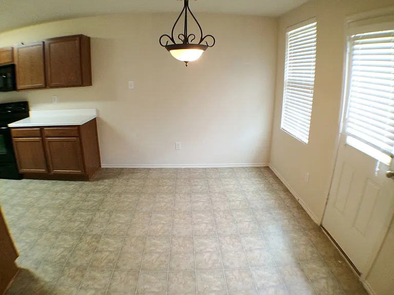 2805 Cameron Way — Photo 5