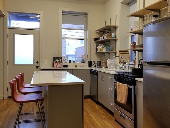 3rd image of 1135 N Damen Ave APT 2R