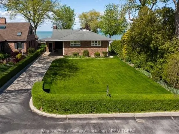 13942 Riverside Dr E, Tecumseh, ON N8N 1B6