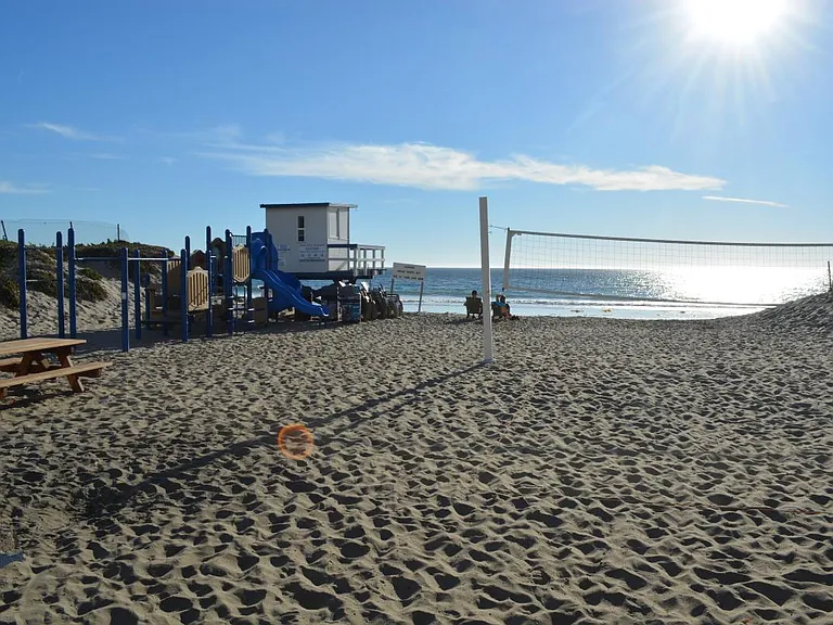 Rights to beach club "Malibu West".