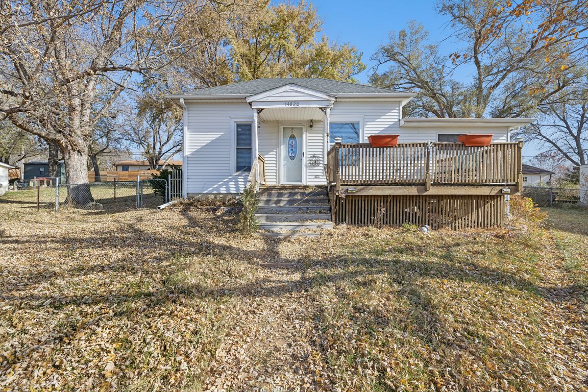 7529 - 14820 N 1st St_001.jpg