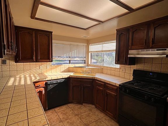 3rd image of 3831 W Monte Vista Ave