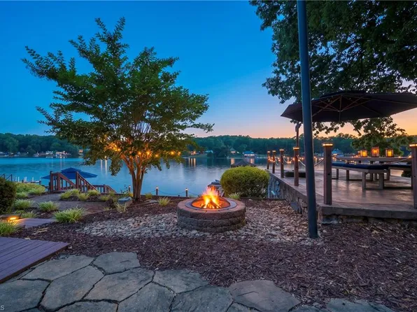 1332 Lake Dr #9, Lexington, NC 27292